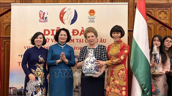 Dấu ấn phụ nữ Việt Nam trong lòng bạn bè quốc tế