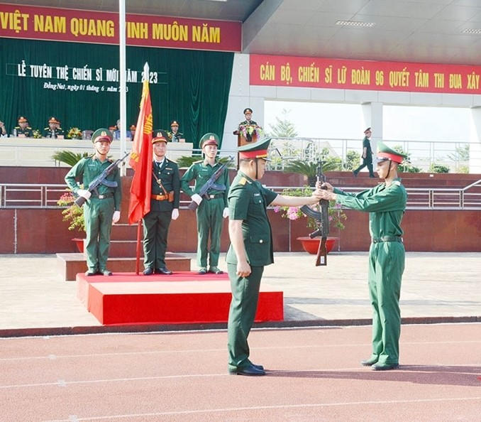Tuyên thệ chiến sĩ mới năm 2023: Khoảnh khắc thiêng liêng với những người lính trẻ
