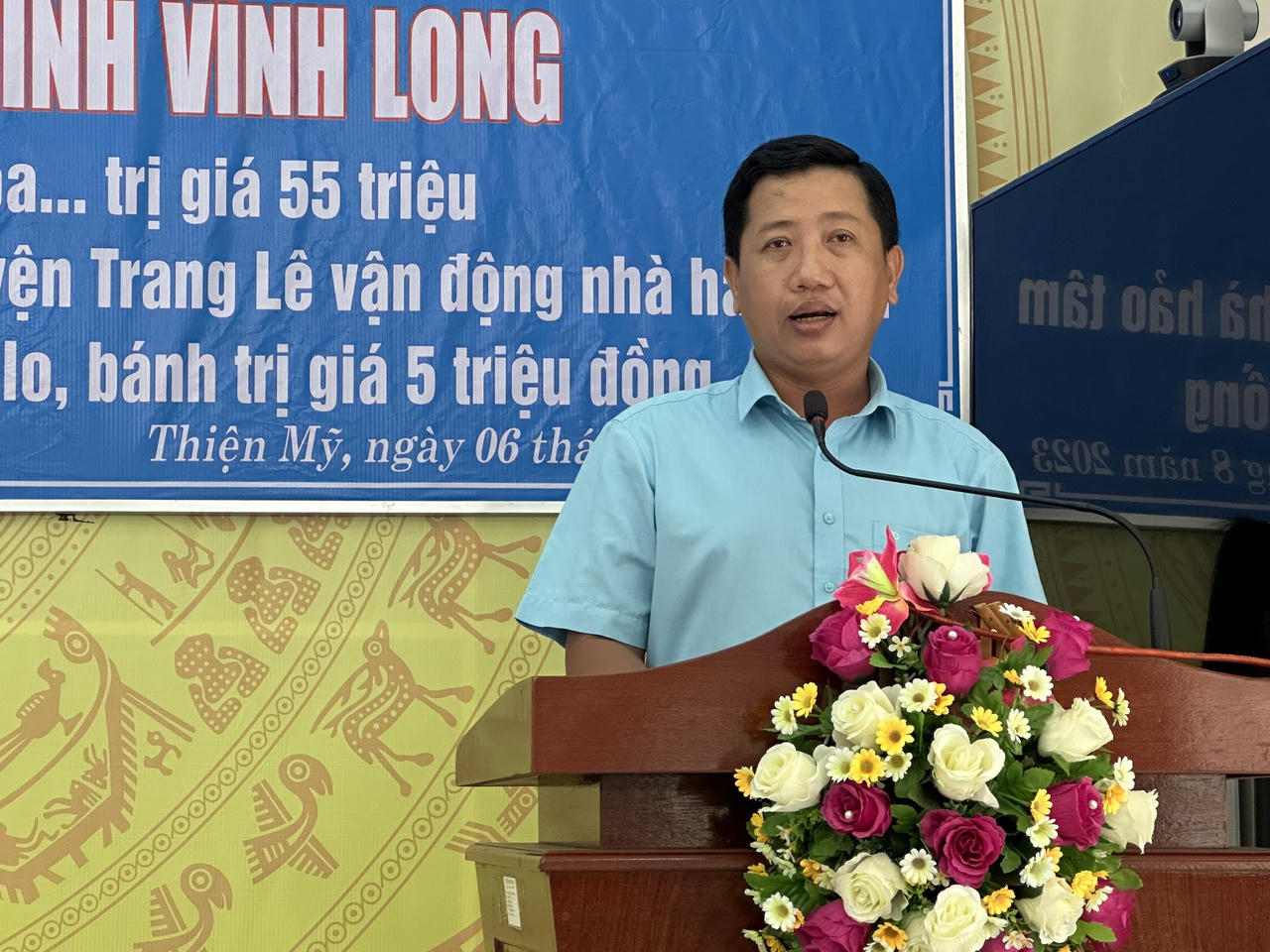 Trao 200 phần quà cho các em học sinh nghèo có hoàn cảnh khó khăn tại Vĩnh Long