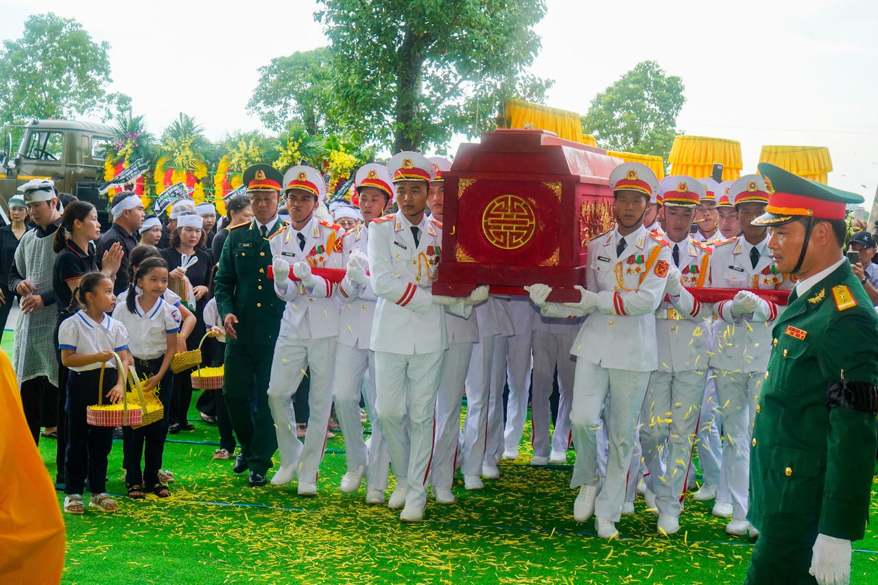 "Bác Lê Thành" đã yên giấc ngàn thu trong lòng đất mẹ quê nhà