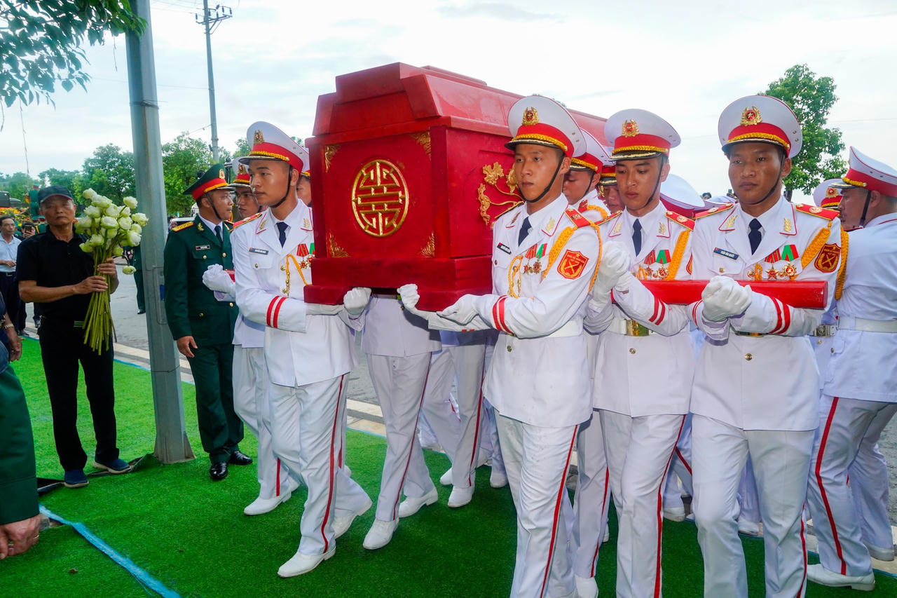 "Bác Lê Thành" đã yên giấc ngàn thu trong lòng đất mẹ quê nhà