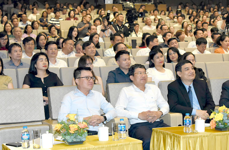 Chủ tịch Quốc hội Vương Đình Huệ dự Chương trình nghệ thuật đặc biệt “Nắng Ba Đình”