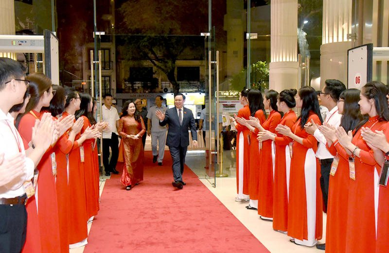 Chủ tịch Quốc hội Vương Đình Huệ dự Chương trình nghệ thuật đặc biệt “Nắng Ba Đình”