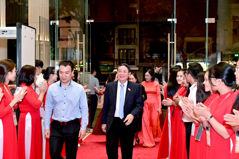 Chủ tịch Quốc hội Vương Đình Huệ dự Chương trình nghệ thuật đặc biệt “Nắng Ba Đình”