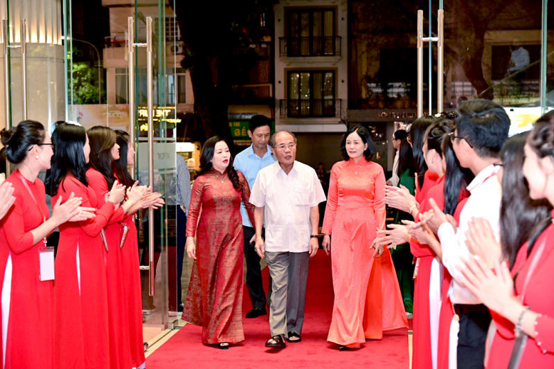 Chủ tịch Quốc hội Vương Đình Huệ dự Chương trình nghệ thuật đặc biệt “Nắng Ba Đình”