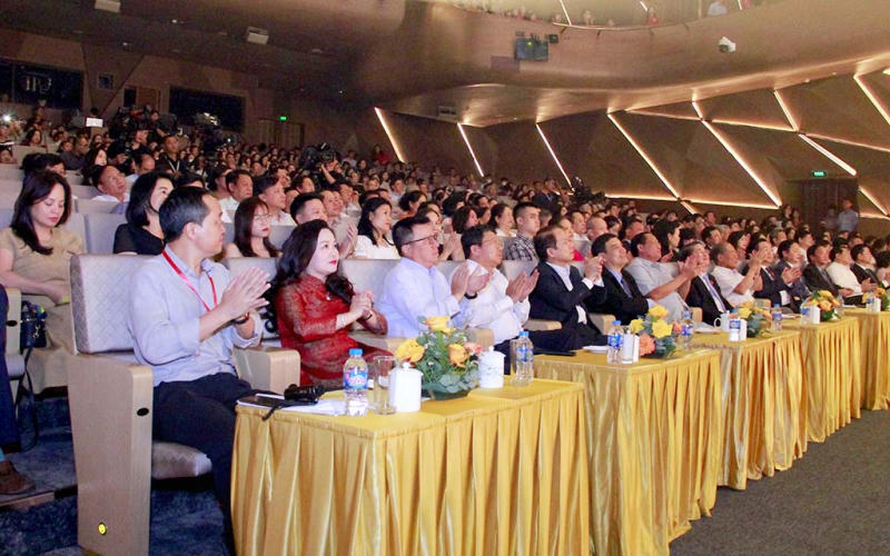 Chủ tịch Quốc hội Vương Đình Huệ dự Chương trình nghệ thuật đặc biệt “Nắng Ba Đình”