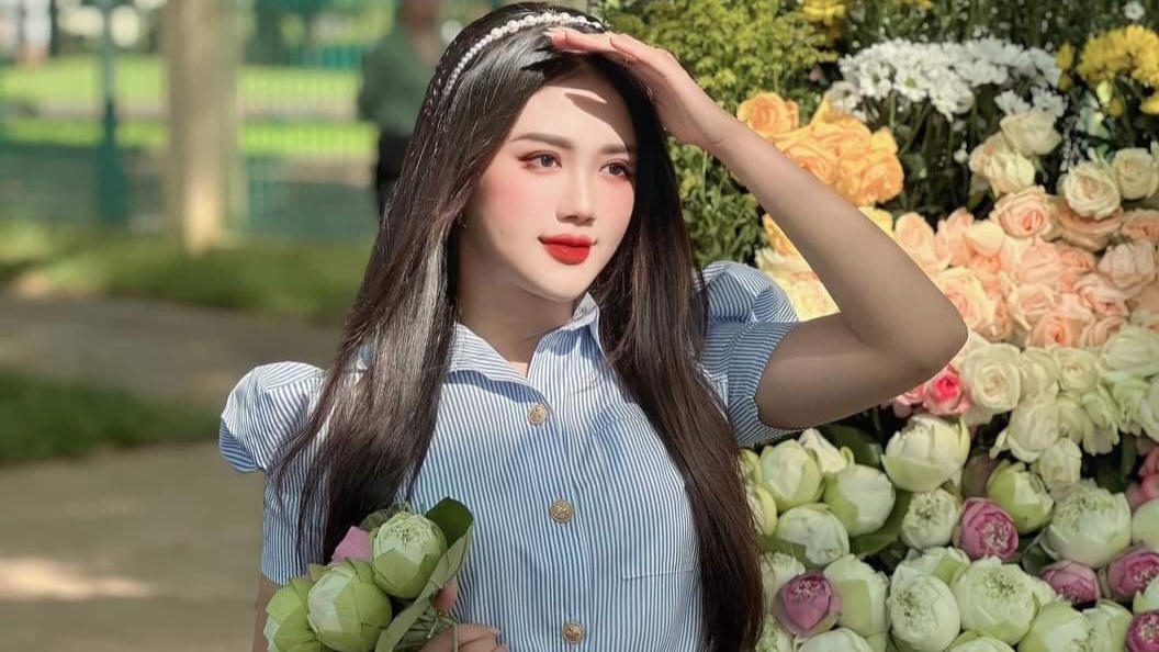 Người dân nô nức 'sống ảo' trên tuyến phố "ngỡ như mùa thu Hà Nội" giữa lòng Ban Mê