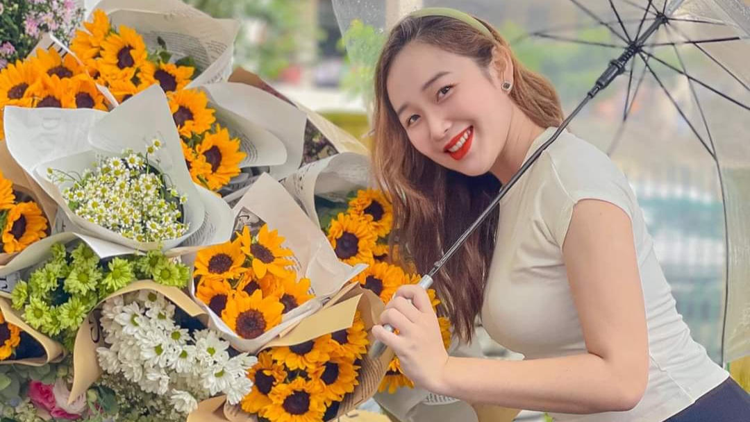 Người dân nô nức 'sống ảo' trên tuyến phố "ngỡ như mùa thu Hà Nội" giữa lòng Ban Mê