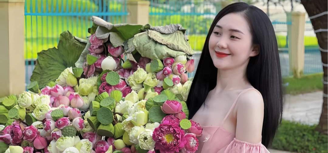 Người dân nô nức 'sống ảo' trên tuyến phố "ngỡ như mùa thu Hà Nội" giữa lòng Ban Mê