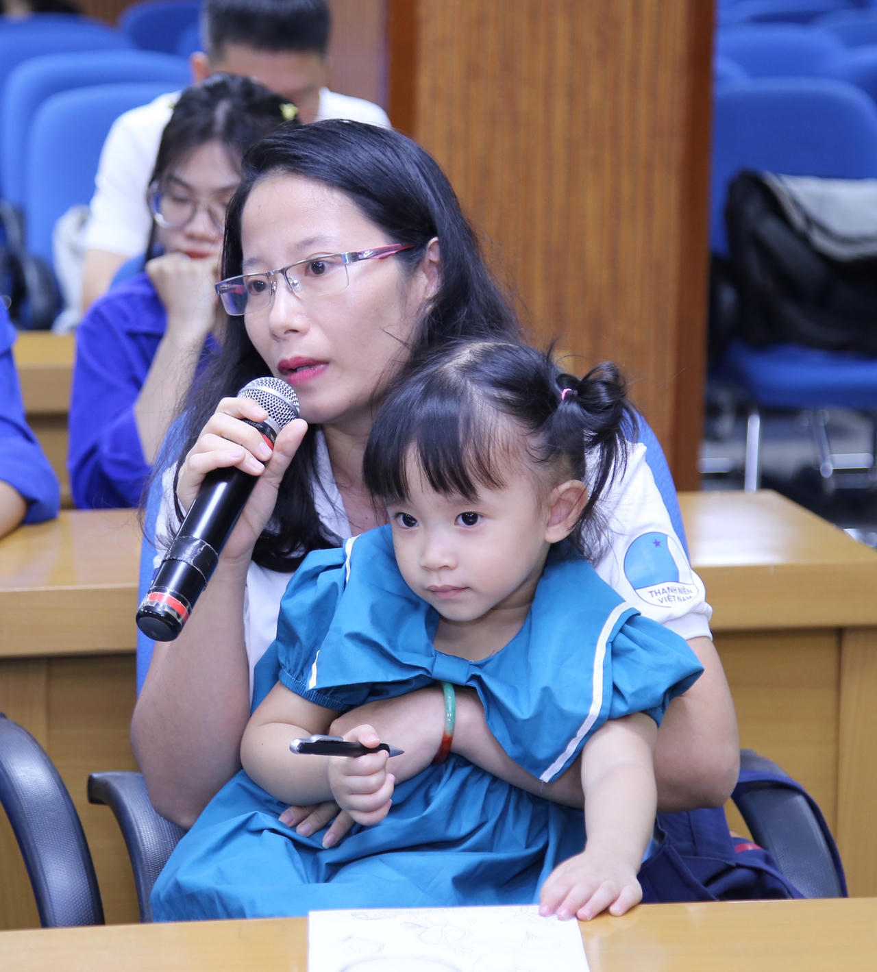 Gia đình trẻ hạnh phúc 2023: Cùng nhau “Chạm” để yêu thương