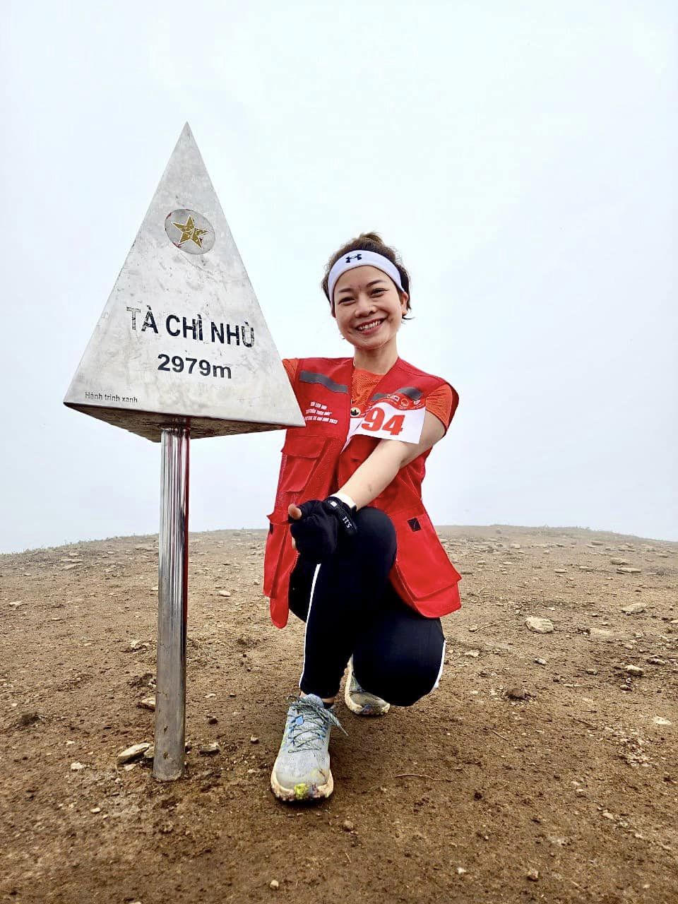 Niềm vui chiến thắng của các nhà báo chinh phục đỉnh Tà Chì Nhù