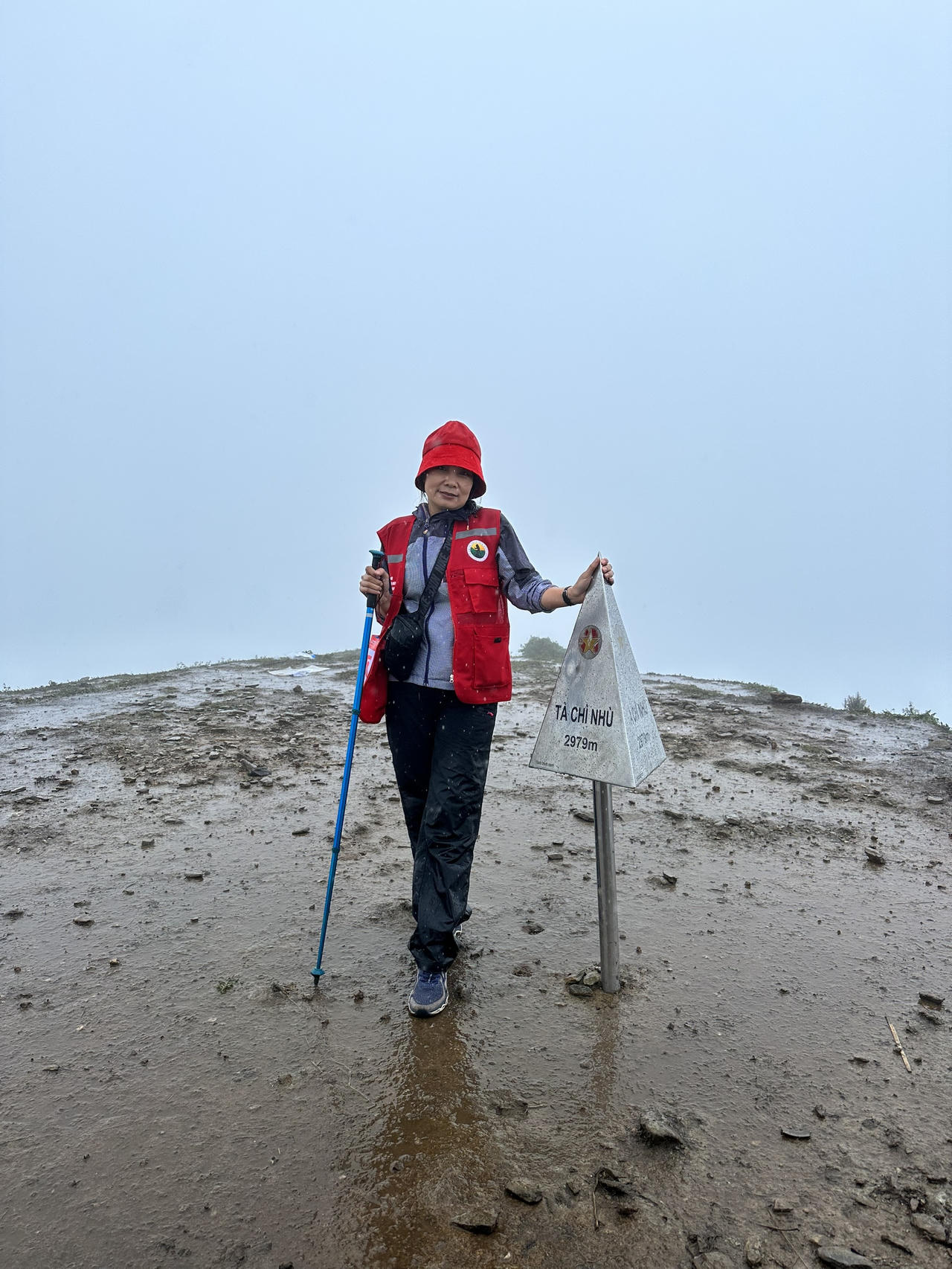 Niềm vui chiến thắng của các nhà báo chinh phục đỉnh Tà Chì Nhù