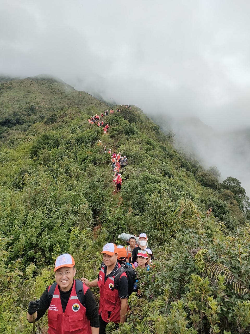 “Bước chân trên mây – chinh phục đỉnh Tà Chì Nhù”: Hành trình của những nhà báo hạnh phúc