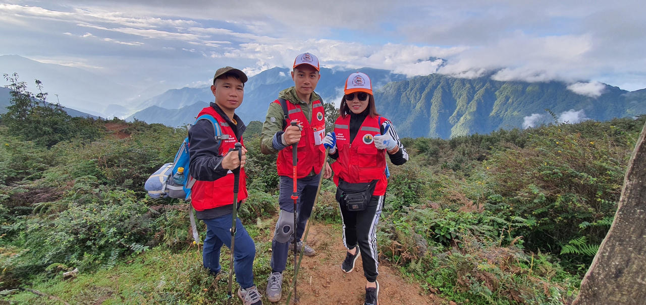 “Bước chân trên mây – chinh phục đỉnh Tà Chì Nhù”: Hành trình của những nhà báo hạnh phúc