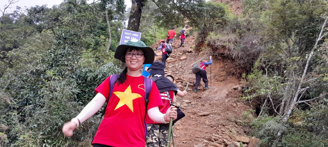 “Bước chân trên mây – chinh phục đỉnh Tà Chì Nhù”: Hành trình của những nhà báo hạnh phúc
