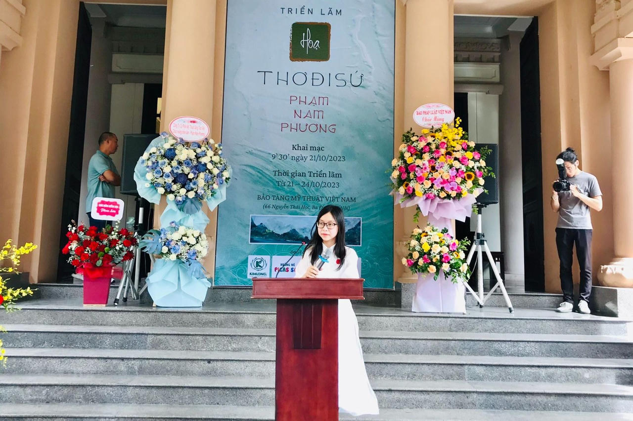 Thiên nhiên và hình ảnh người phụ nữ qua triển lãm "Họa - Thơ đi sứ" của tác giả trẻ Nam Phương