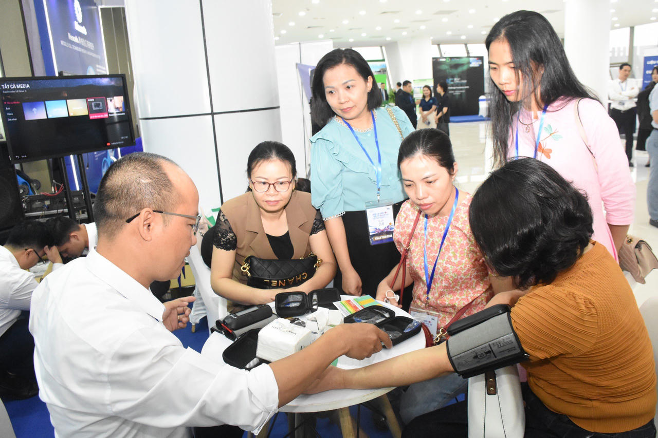 “Cung cấp dịch vụ y tế trên nền tảng dữ liệu số” 