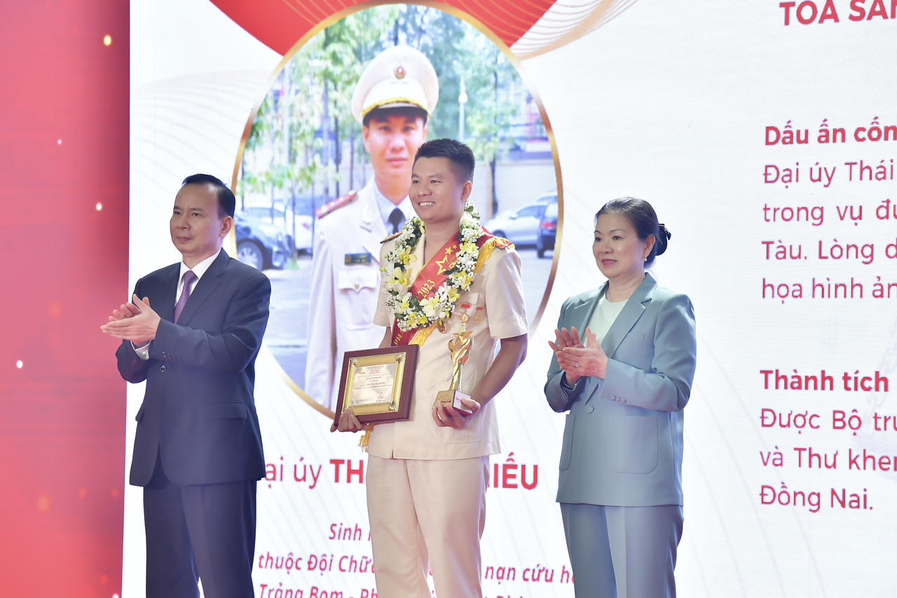 Tôn vinh 50 Gương sáng Pháp luật năm 2023