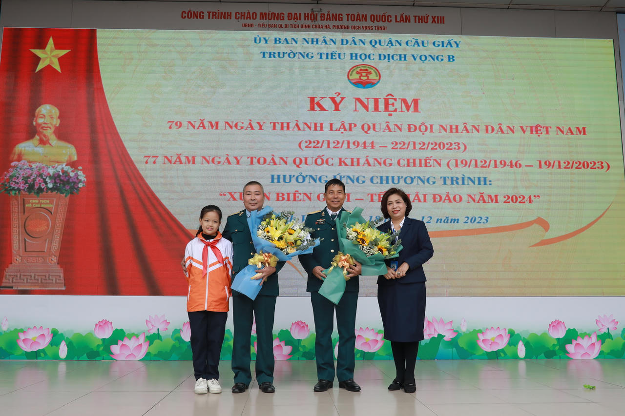 831 lá thư, thiệp của học sinh Dịch Vọng B sẽ vượt sóng ra đảo