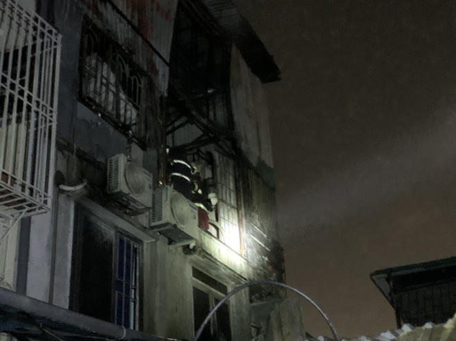 Bốn tổ liên gia phối hợp xử lý nhanh vụ cháy nhà dân ở Định Công