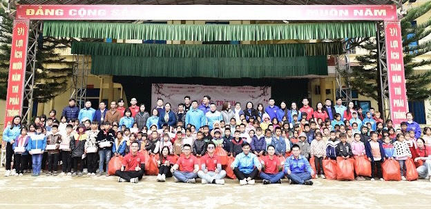 Ấm tình ngày xuân nơi biên giới Sốp Cộp