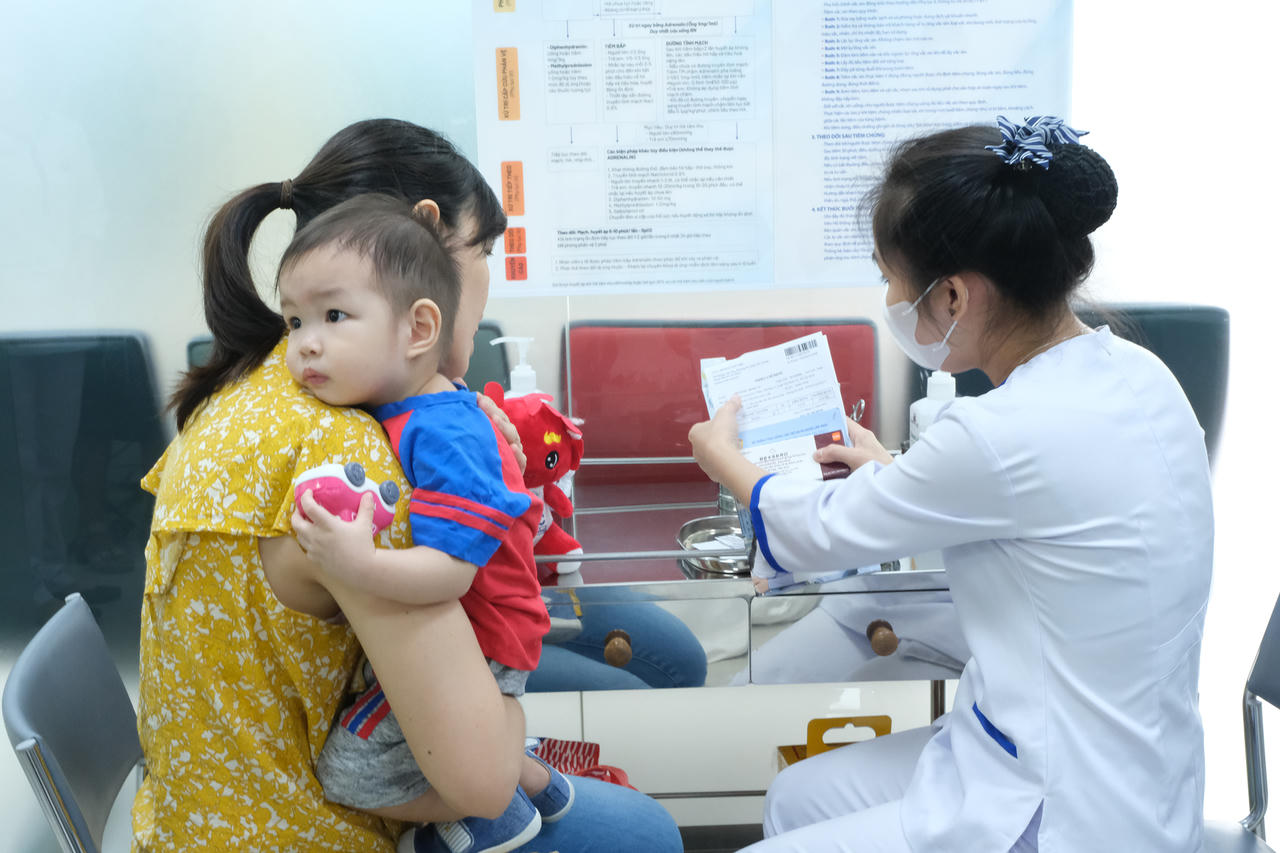 Việt Nam lần đầu tiêm vaccine não mô cầu nhóm B thế hệ mới