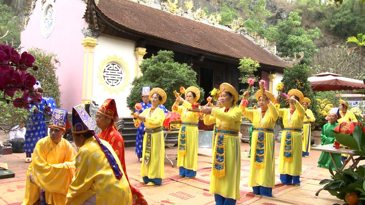 Xin ấn đền Trần với cái tâm thư thái