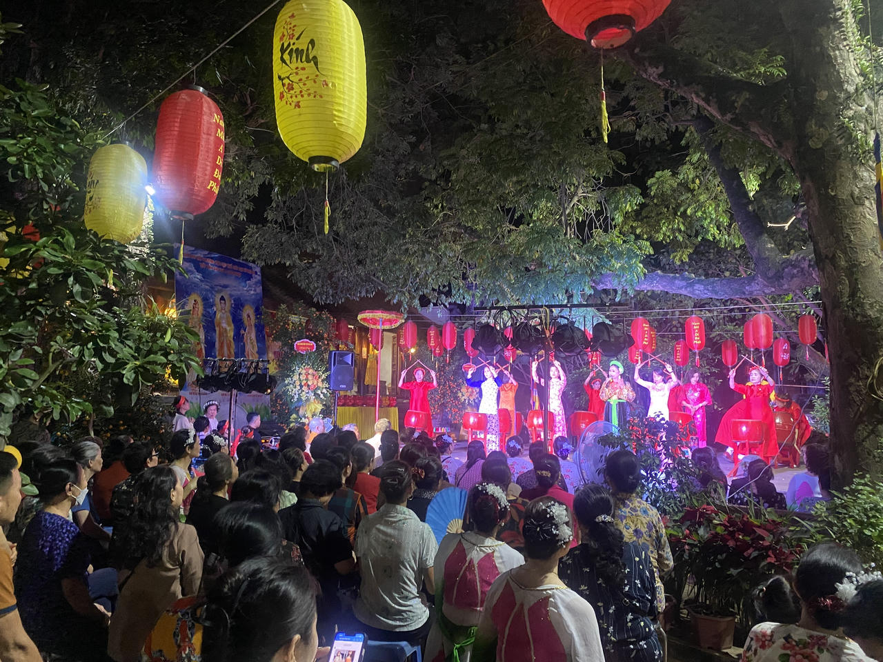 Hàng nghìn người tham dự lễ Giỗ Tổ tại chùa Khai Nguyên