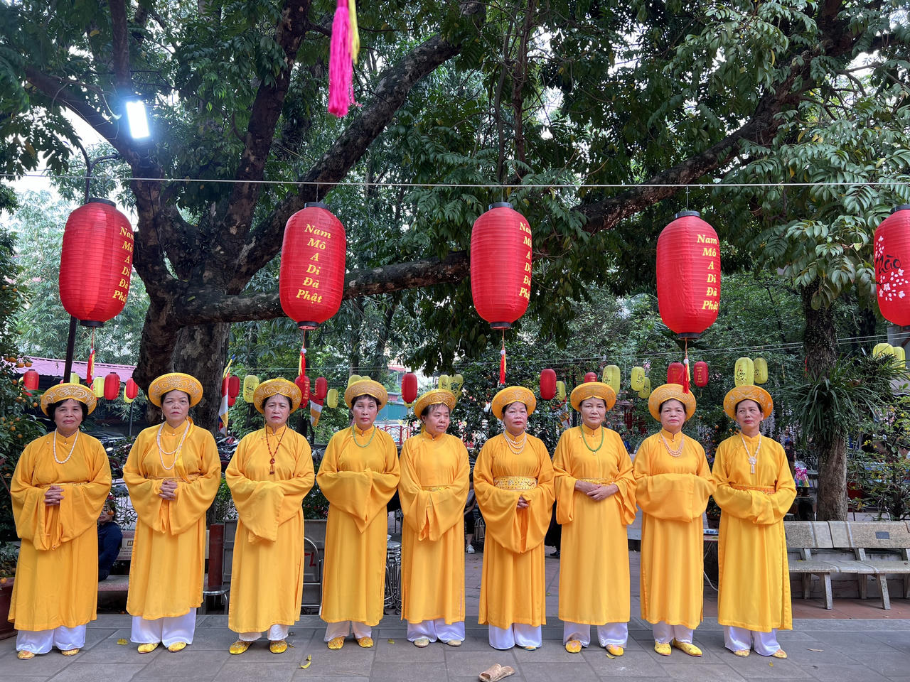 Hàng nghìn người tham dự lễ Giỗ Tổ tại chùa Khai Nguyên