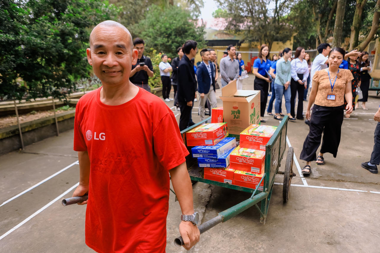 Những hình ảnh ấm áp của hành trình thiện nguyện “Sống yêu thương”