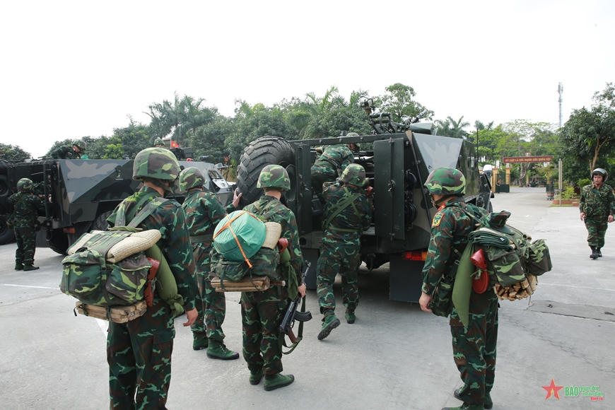 Thượng tướng Huỳnh Chiến Thắng kiểm tra công tác sẵn sàng chiến đấu tại Hưng Yên