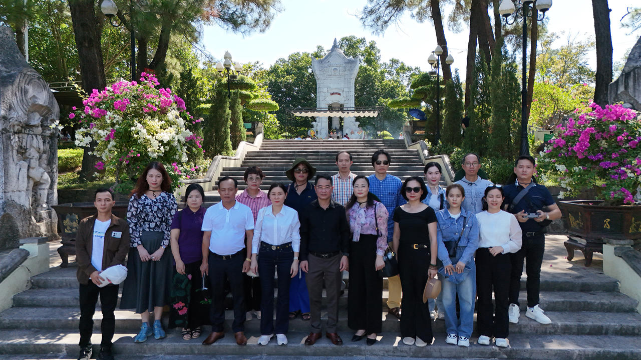 "Những chuyến đi bồi đắp tâm hồn - Tri ân tháng 7 miền Trung": Mỗi chuyến đi thêm một lần biết ơn