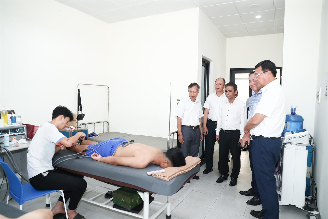 Thứ trưởng Hoàng Đạo Cương thăm và kiểm tra công tác chuẩn bị lực lượng tham dự Olympic Paris của Đội tuyển Cầu lông Việt Nam tại Trường Đại học TDTT Bắc Ninh