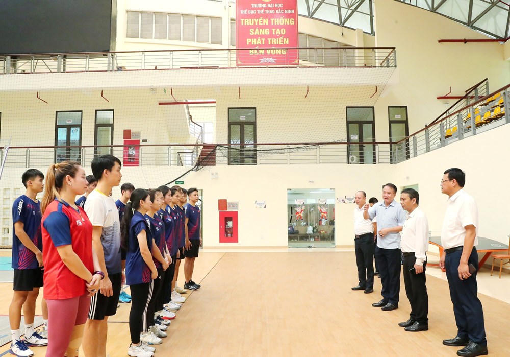 Thứ trưởng Hoàng Đạo Cương thăm và kiểm tra công tác chuẩn bị lực lượng tham dự Olympic Paris của Đội tuyển Cầu lông Việt Nam tại Trường Đại học TDTT Bắc Ninh