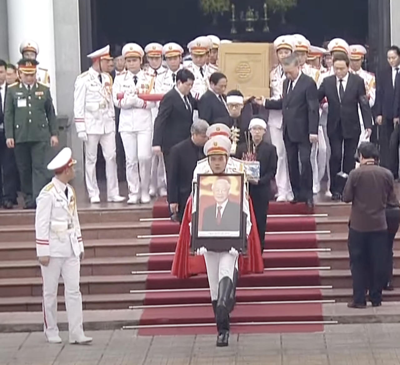 Thành kính tiễn đưa Tổng Bí thư Nguyễn Phú Trọng về nơi an nghỉ