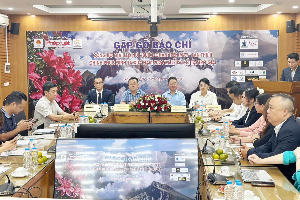 Công bố Giải leo núi "Bước chân trên mây" lần thứ II - Chinh phục đỉnh Tà Xùa