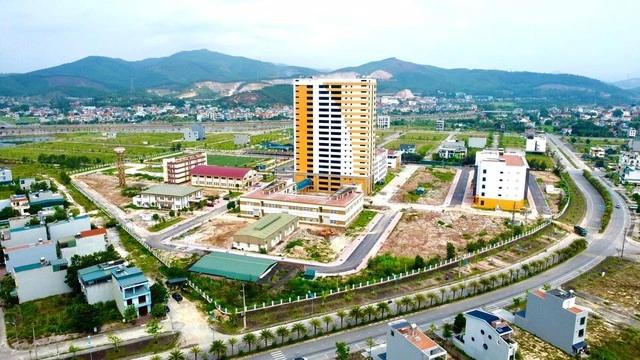 Điều tra vụ hiệu trưởng trường cao đẳng nhảy lầu tự tử