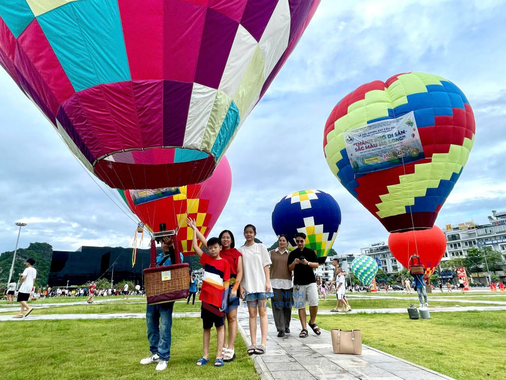 Nhìn lại những điểm nổi bật của lễ hội khinh khí cầu bay trên bờ di sản Hạ Long