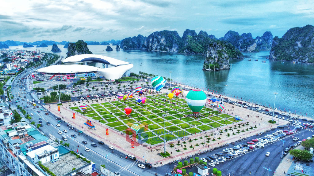 Nhìn lại những điểm nổi bật của lễ hội khinh khí cầu bay trên bờ di sản Hạ Long