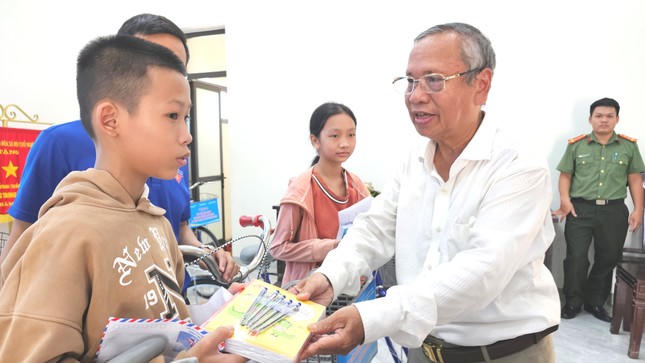 Tiếp sức tới trường trong ngày Tết Độc lập