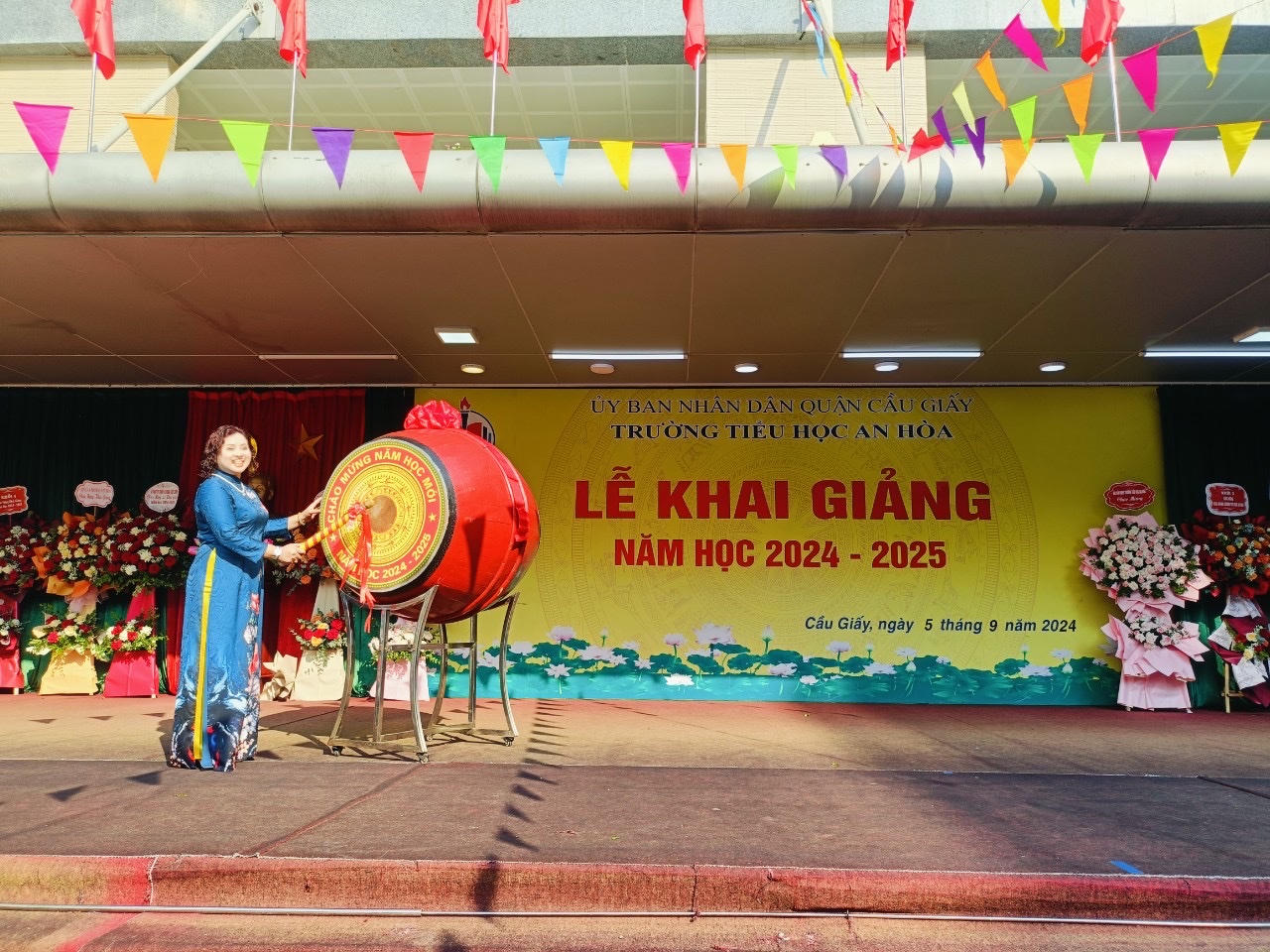 Thủ đô rực rỡ cờ hoa trong ngày lễ Khai giảng