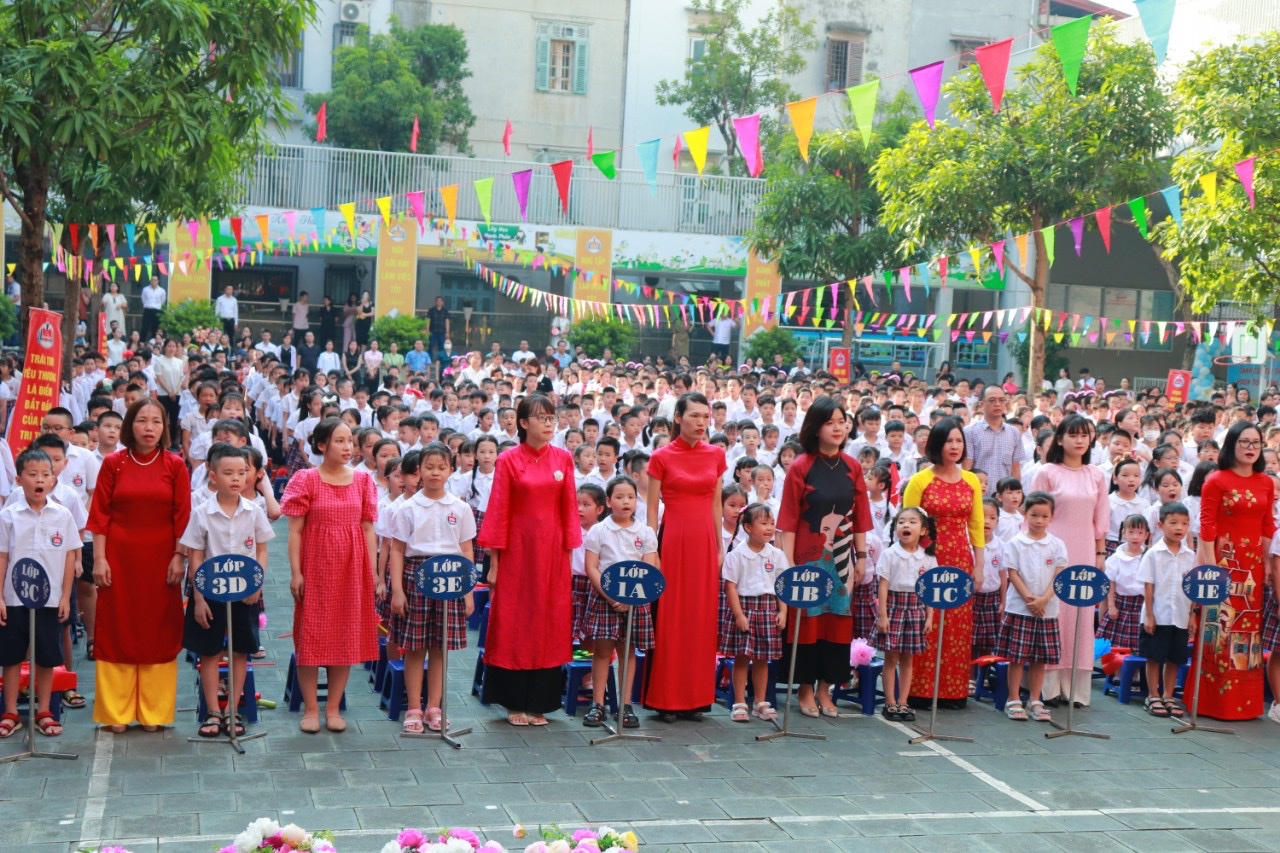 Thủ đô rực rỡ cờ hoa trong ngày lễ Khai giảng