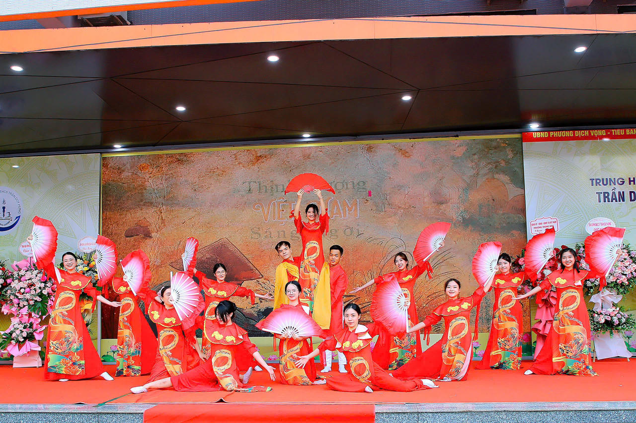 Thủ đô rực rỡ cờ hoa trong ngày lễ Khai giảng