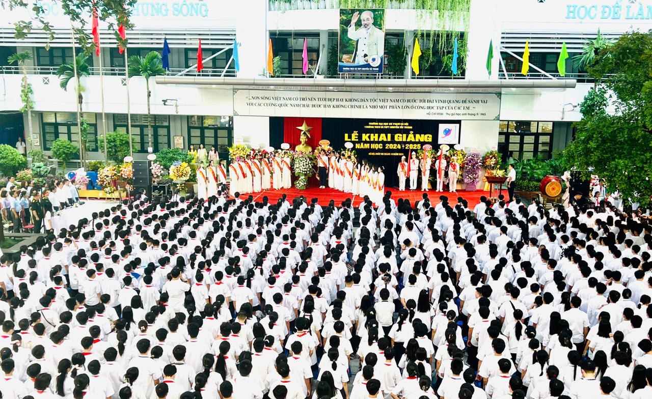 Thủ đô rực rỡ cờ hoa trong ngày lễ Khai giảng