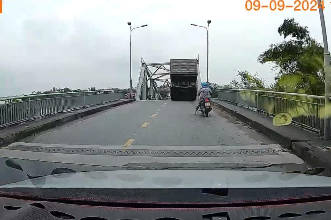 Trực tiếp sự cố sập cầu Phong Châu: Nỗ lực khắc phục hậu quả thiên tai do bão Yagi gây ra