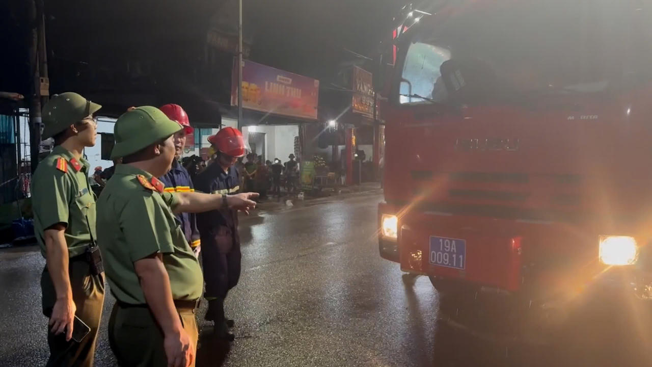 Trực tiếp sự cố sập cầu Phong Châu: Nỗ lực khắc phục hậu quả thiên tai do bão Yagi gây ra