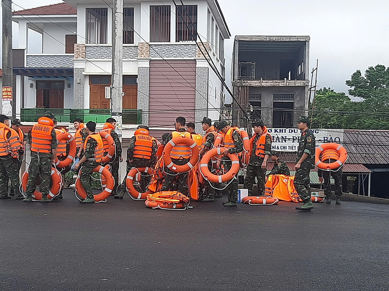 Trực tiếp sự cố sập cầu Phong Châu: Nỗ lực khắc phục hậu quả thiên tai do bão Yagi gây ra