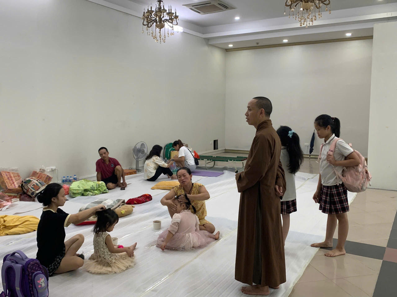 Ấm lòng ngày lũ