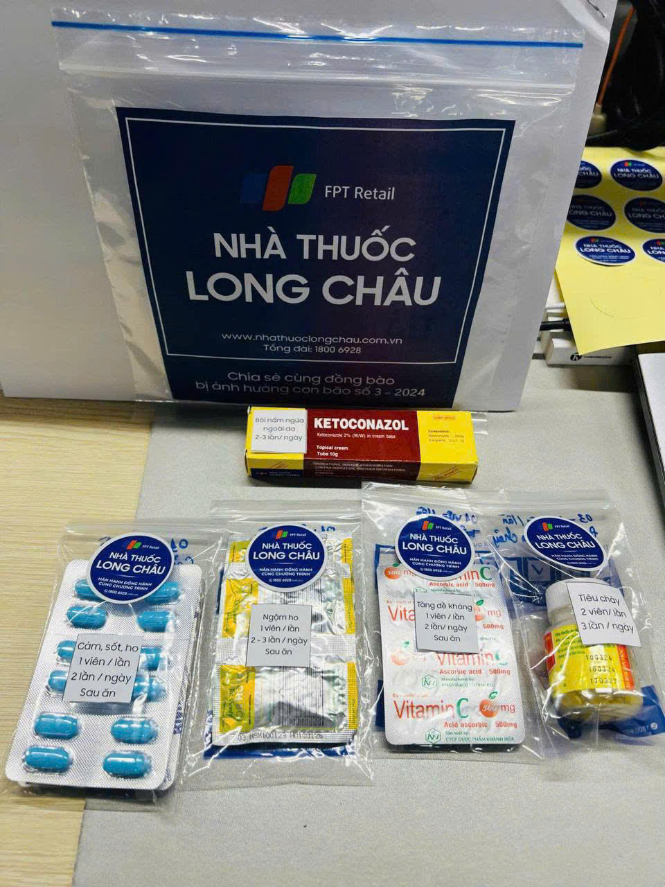 Nhà thuốc Long Châu đồng hành cùng Báo Pháp luật Việt Nam cứu trợ vùng lũ