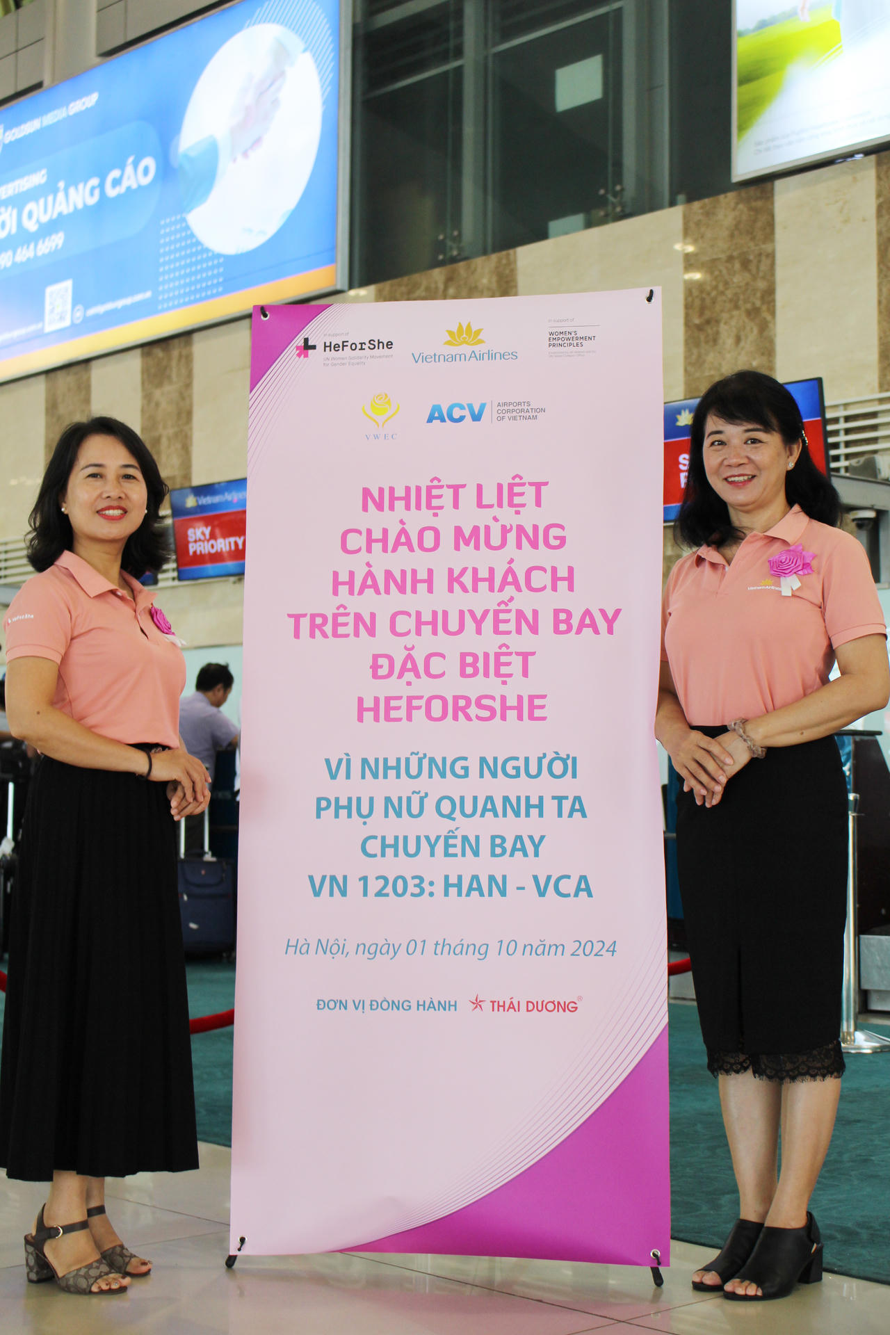 HeForShe - Bay trong màu hồng sẻ chia, cùng Vietnam Airlines hướng tới tháng bình đẳng giới